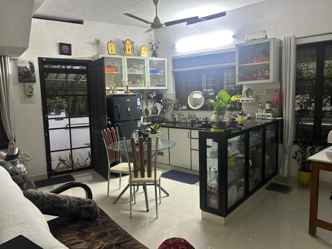 Chaithritha Ladies Homestay Thiruvananthapuram Esterno foto