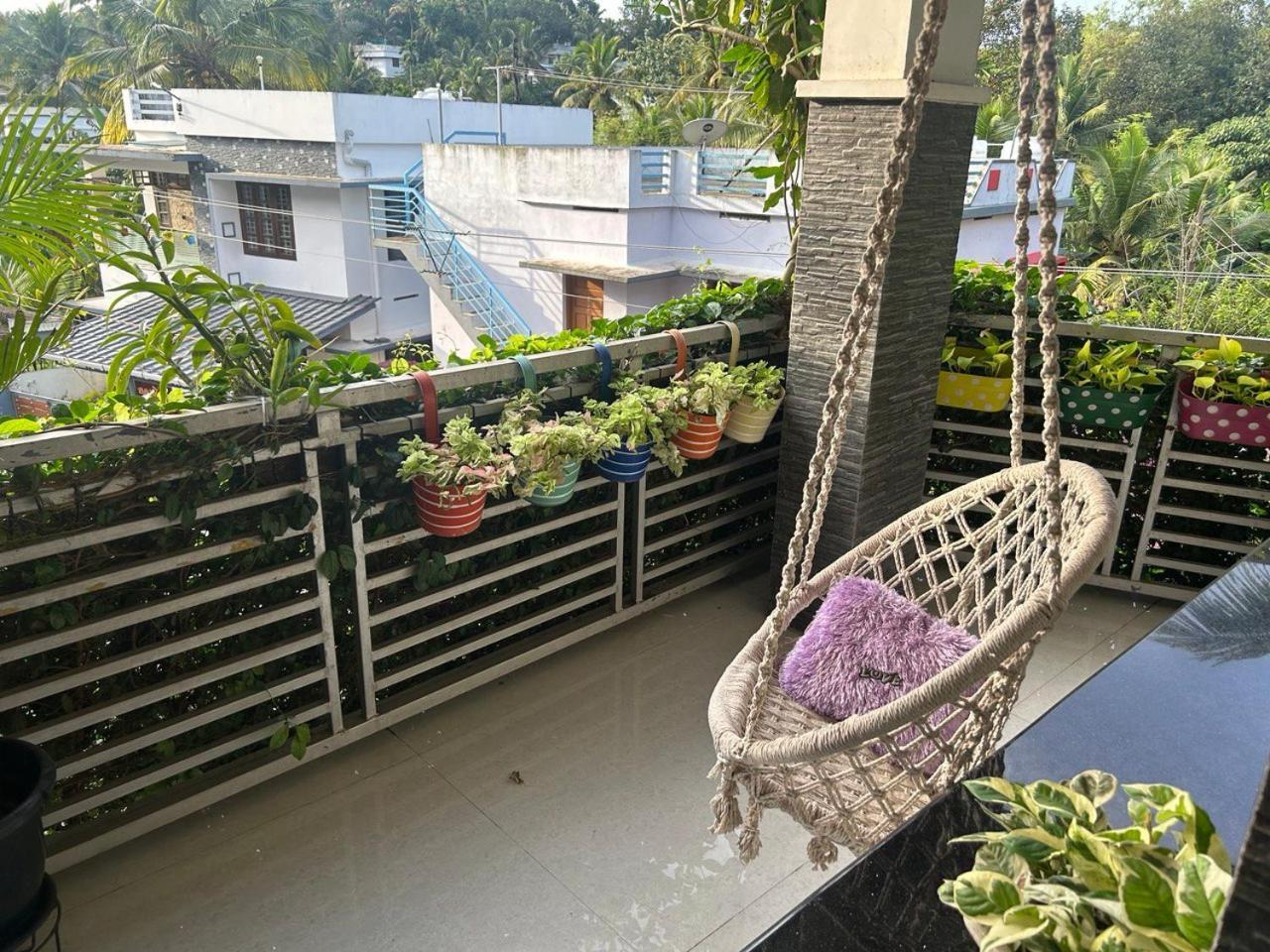 Chaithritha Ladies Homestay Thiruvananthapuram Esterno foto