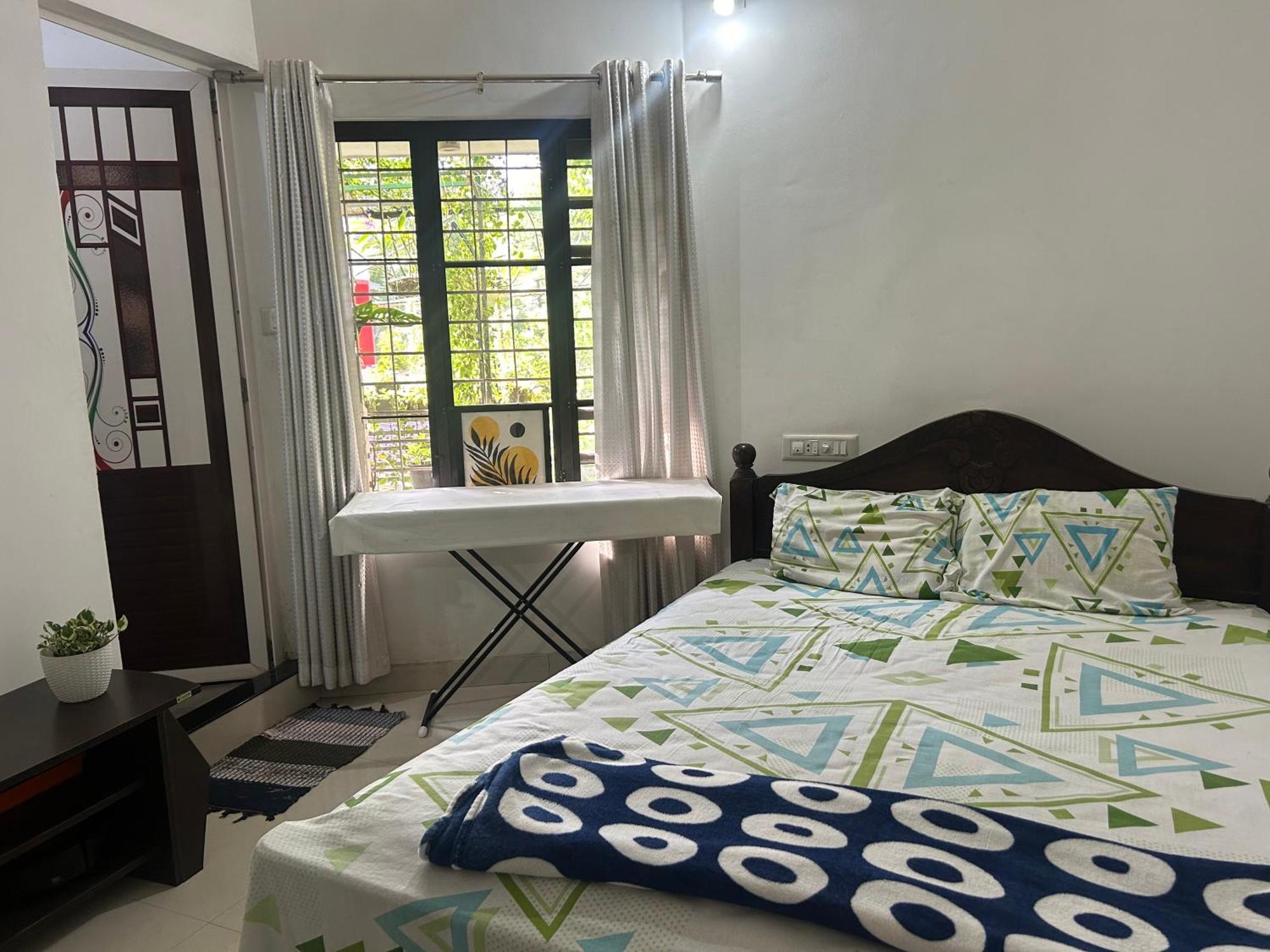 Chaithritha Ladies Homestay Thiruvananthapuram Esterno foto