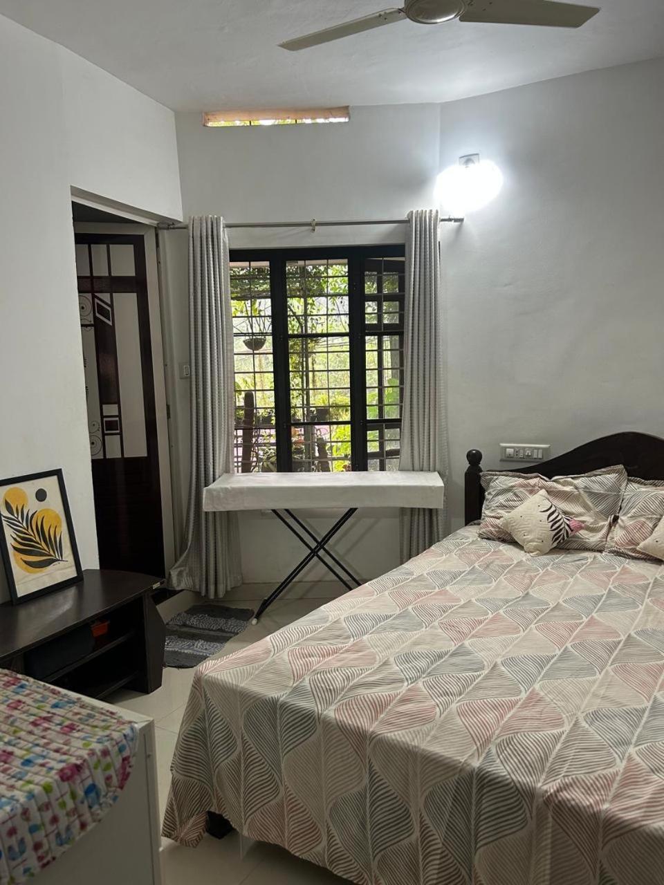 Chaithritha Ladies Homestay Thiruvananthapuram Esterno foto