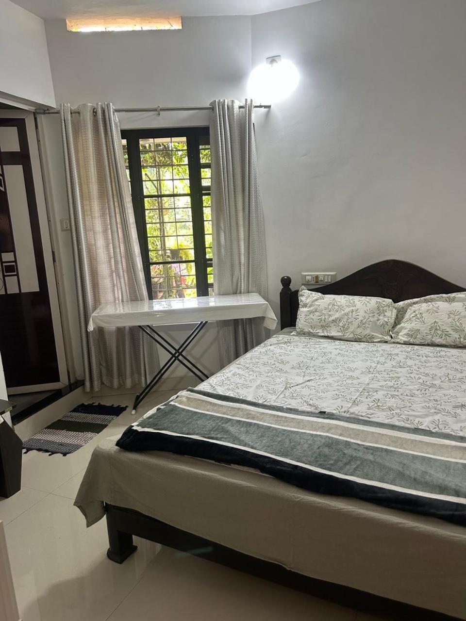 Chaithritha Ladies Homestay Thiruvananthapuram Esterno foto