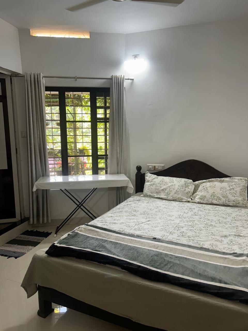 Chaithritha Ladies Homestay Thiruvananthapuram Esterno foto